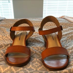 Cute caramel/tan heeled sandals.